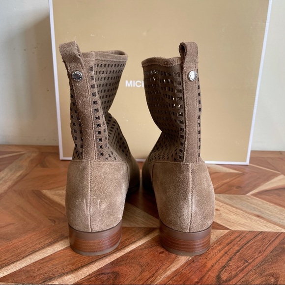 NEW Michael Kors Graham Ankle Suede Boots - Picture 3 of 7